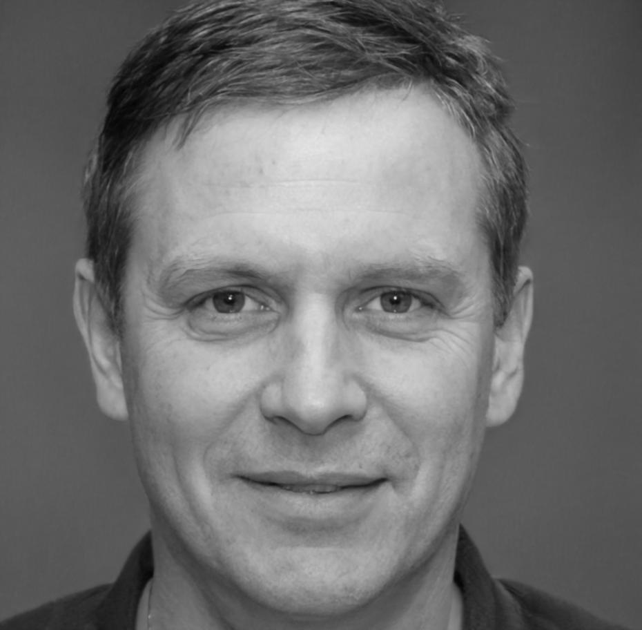 Bartosz Rzeźnik - Analityk i Autor Treści