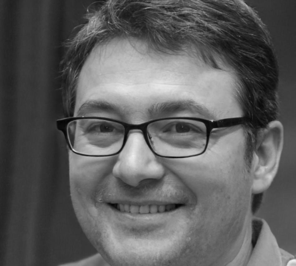 Portret prowadzącego Tomasza Wierzbickiego