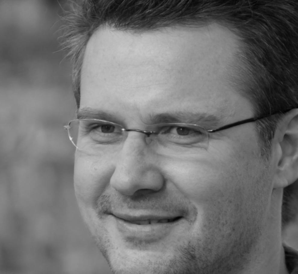 Portret prowadzącego Rafała Ostrowskiego